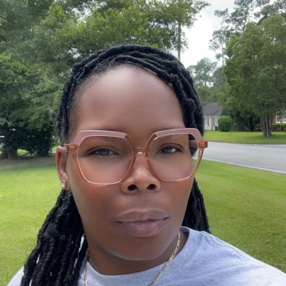 Meet your Posher, Ebonee - Picture 1 of 1